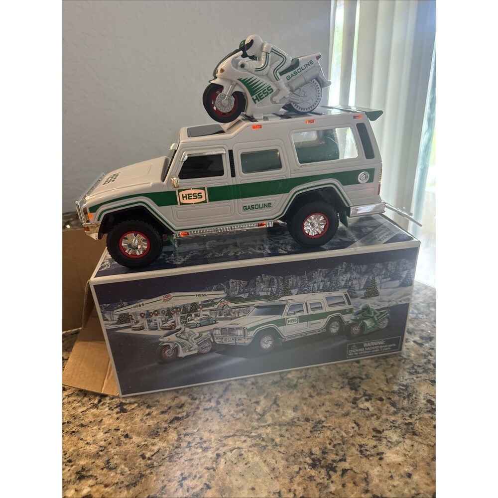 2004 Hess Gasoline Sport Utility Vehicle and Motorcycles HESS TRUCK NEW in Box